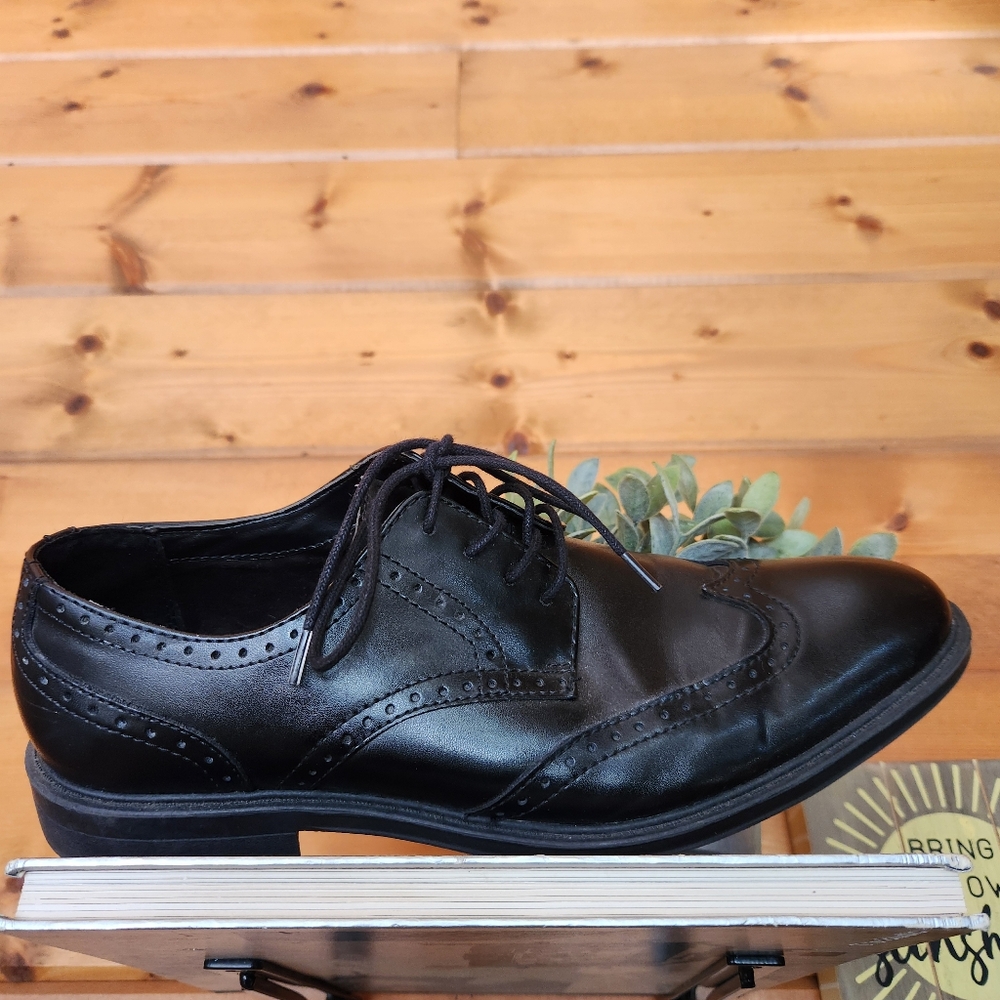 Calvin Klein Greenwich Black Leather Brogue Wingtip Oxford Dress Shoes Sz 10.5 M - Picture 3 of 10